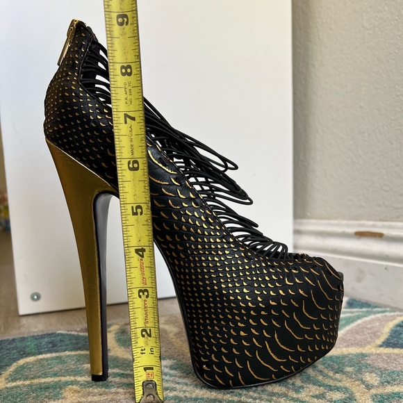 LONDON TRASH - Size 8 LT. CRUSH Gold and black leather platform heels - Picture 9 of 16